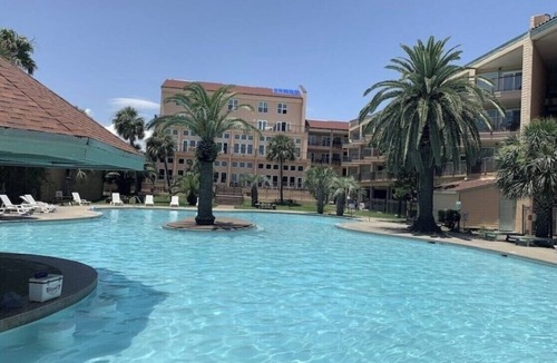 Galveston Condo | Tiki Loft 1-bedroom plus a loft condo in Galveston at Maravilla 3 pools