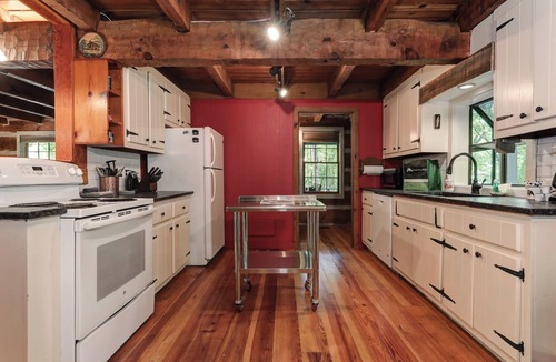 Big Canoe House | Timber Wolf Lodge - Relax in rustic luxury in Big Canoe!