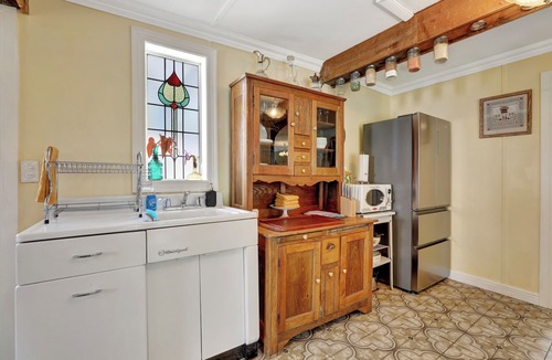 Pine Cabin | Timeless Pineview Cottage | Hot Tub & Pet Friendly