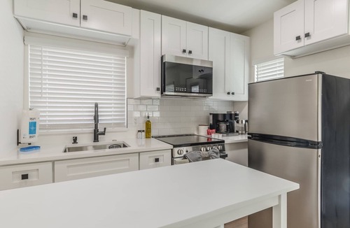 College Park House | Tiny home near downtown w/outdoor patio