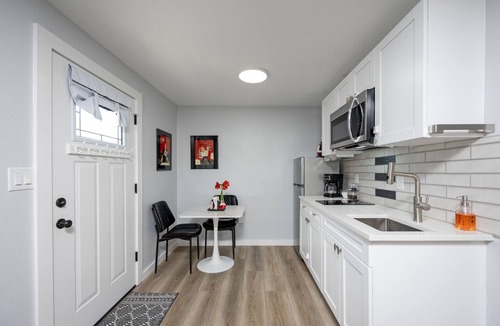 Egypt Lake-Leto Apartment | Tiny House: 1BR w/KING Bed, Pool by Raymond James