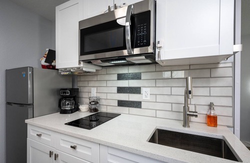 Egypt Lake-Leto Apartment | Tiny House: 1BR w/KING Bed, Pool by Raymond James