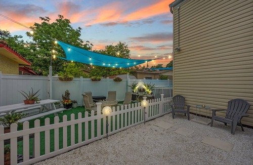 Egypt Lake-Leto Apartment | Tiny House: 1BR w/KING Bed, Pool by Raymond James