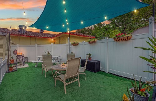 Egypt Lake-Leto Apartment | Tiny House: 1BR w/KING Bed, Pool by Raymond James
