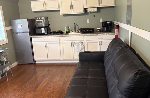 Chula Cottage | Tiny House Escape with Country Views near Tifton