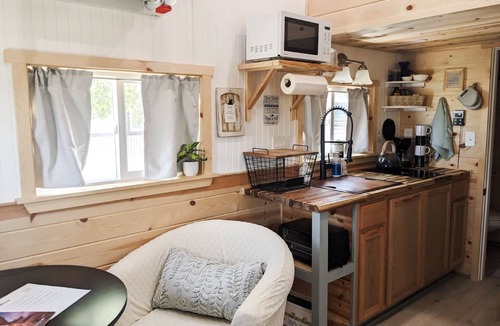 Farmington House | Tiny House - Vista Retreat