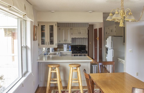 Buena Vista House | Tomcat Ranch Guesthouse-Private 313acres -5 fishing lakes-abuts national forest