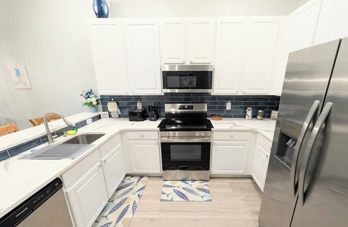 Bahama Bay Condo | Top-floor 3BR/2BA penthouse at Bahama Bay Resort with peaceful waterfront pond views, private balcony, full kitchen, and separate tub & shower in both baths. Gated resort with pools & hot tubs just 15–20 mins from Disney. Sleeps 8.