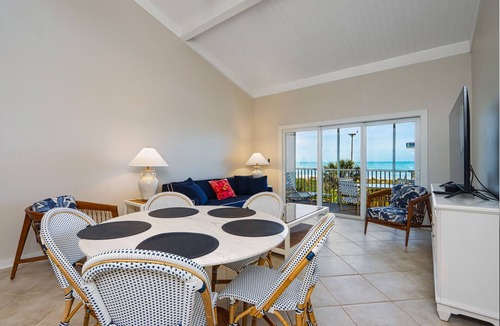 Captiva Condo | Top Floor, Beachfront, Two Bedroom Condo with Loft! Beach Villa 2023