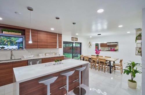 North Miami Beach Villa | Top Location Villa at Highland Lakes Blvd BY THE GLAMHOMES