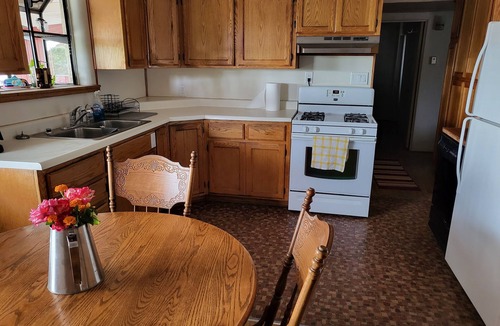Truth or Consequences House | Top of the Hill Guest House - Cozy home near City Golf Course - Pet Friendly!