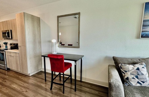 Deerwood Apartment | Top Tier King Bed Stunning View Near Mayo Beach