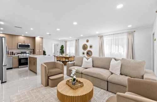 Lighthouse Point House | Toucan Tiki Retreat | Coastal Modern - Heated Pool
