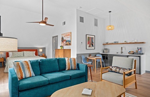Fredericksburg Apartment | Town Creek Warren - Suite B | 1 Block from Main St.