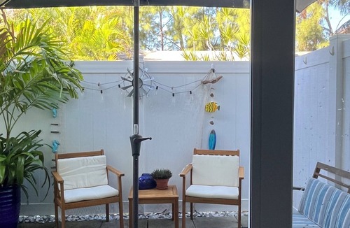 Deerfield Beach House | Townhouse 2 bd/2 1/2 bath Within walking distance to everything