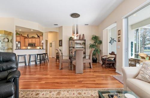 Palmer Ranch House | Tranquil 2BR lakefront home in Palmer Ranch - Marina Sunrise
