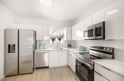 Bay Harbor Islands Apartment | Tranquil 2BR in Miami: Waterfront Views