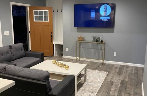 South Atlanta House | Tranquil and conveniently situated residence, just a 5-min drive from downtown.