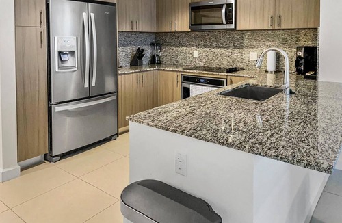 Doral Condo | Tranquil Doral Retreat: Spacious Gem