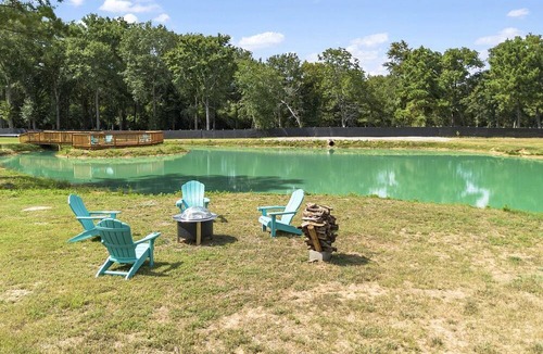 Waller House | Tranquil Farmhouse Bungalow Retreat with Pool & Goats near Houston in Hempstead, Texas