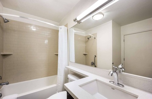 Baymeadows Hotel | Tranquil Haven: Relaxing Suites with All the Comforts
