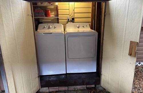 Colonialtown North Apartment | Tranquil Hideaway: 2-Bedroom Retreat near Mills/50