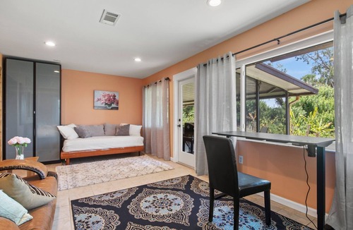 Venice Gardens House | Tranquil Lake-Front Pool Home, South Venice. 5 minutes to the Beach!