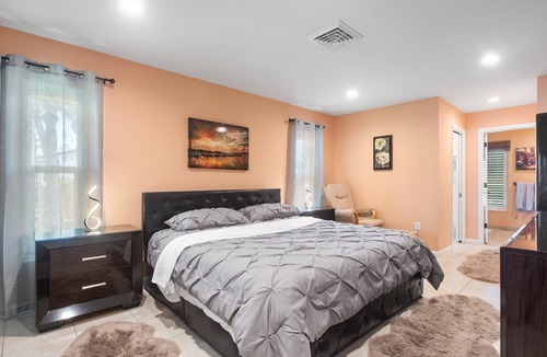 Venice Gardens House | Tranquil Lake-Front Pool Home, South Venice. 5 minutes to the Beach!