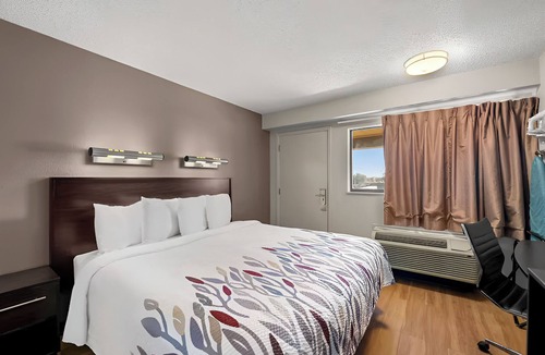 Las Colinas Hotel | Tranquil Rooms Near LEGOLAND, Sea Life Aquarium & Family Attractions | 2 Units