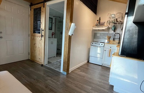 Orange City House | Tranquil Tiny Retreat: Escape to Rural Suburbia's Hidden Gem!