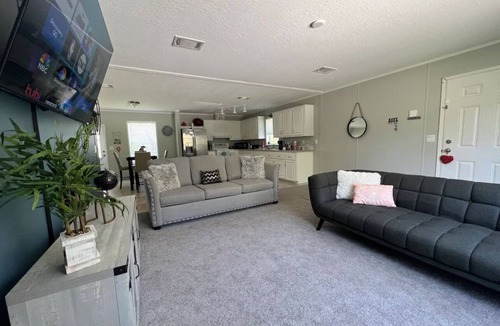 Land O' Lakes House | Tranquility house close to airport, beach, mall, park, zoo.