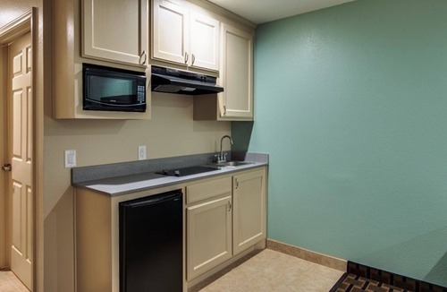 Fort Worth Hotel | Travel on a Budget: Room w/ Kitchenette Free Breakfast, Free Wi-Fi