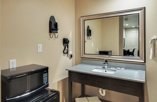 Fort Worth Hotel | Travel on a Budget: Room w/ Kitchenette Free Breakfast, Free Wi-Fi