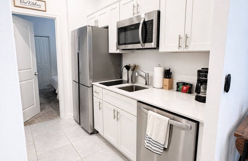 Winter Haven House | Traveling workers w/full kitchen and living space