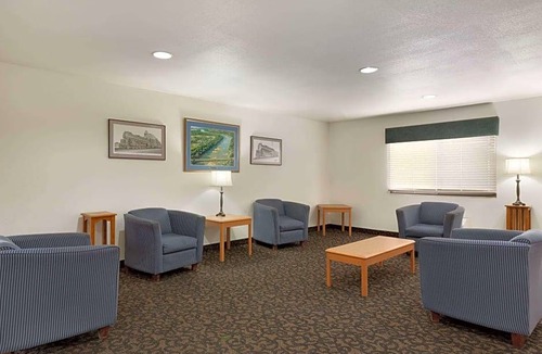 Belen Hotel | Travelodge by Wyndham Belen