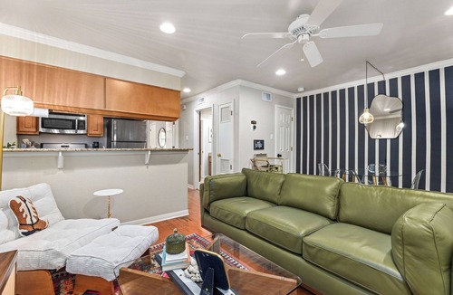Travis Heights Condo | Travis Heights Modern Getaway - Corporate Housing Rental