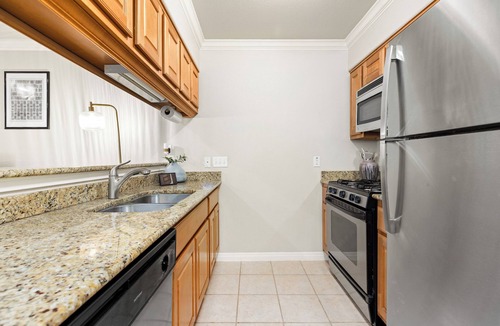 Travis Heights Condo | Travis Heights Modern Getaway - Corporate Housing Rental
