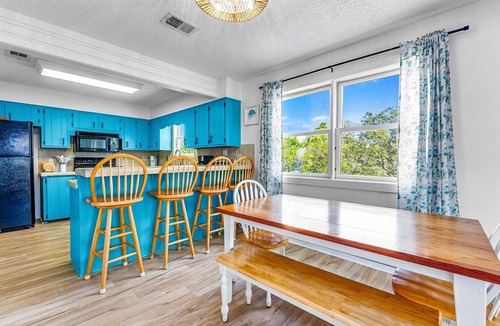 Plantation House | Treetop Oasis – Community Pool, Pet Friendly!