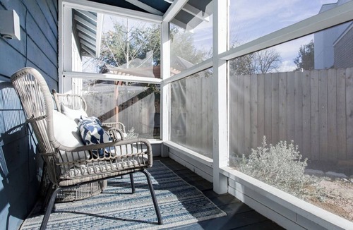 Knox - Henderson House | Trendy, Charming 2-bedroom bungalow in Dallas