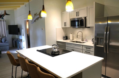 Siesta Key Village Cottage | Tropical Beach Cottage-Steps to the Beach-Short Walk to Siesta Key Village