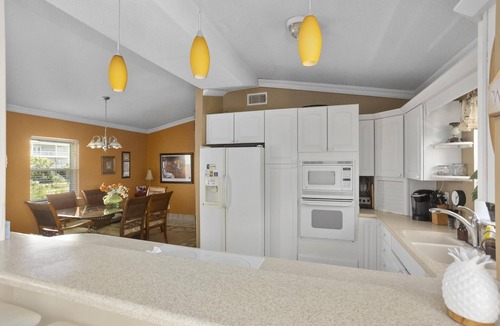 Villa Primera House | Tropical Beach House 2 blocks to Gulf and 1 block to Sound