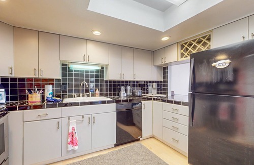 Cocoa Beach Condo | Tropical Beachside Condo — Private Balcony/Patio, Heated Pool & Spa-like Sauna!🌴🌺