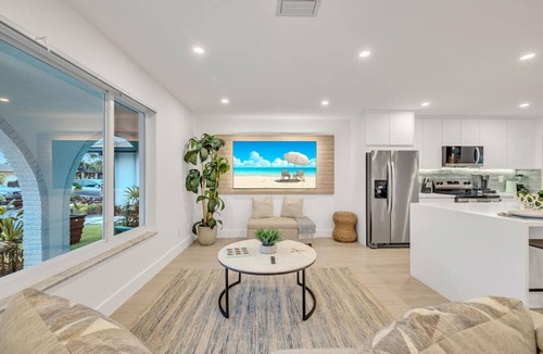 Plantation House | Tropical Bliss 15 Min to Beach
