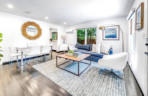 Wilton Manors House | Tropical Bungalow+Walk 2 Wilton Dr+1 Mile 2 Beach!