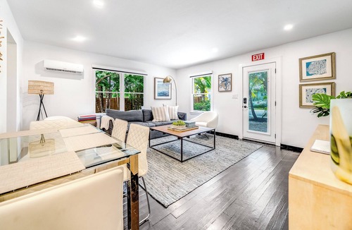 Wilton Manors House | Tropical Bungalow+Walk 2 Wilton Dr+1 Mile 2 Beach!