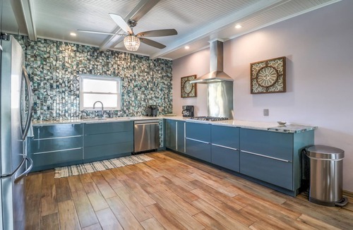 South Padre Island House | Tropical Dream: Book 7+ nights for 10% off your beachside bliss!