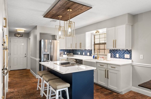 Thomas Drive House | Tropical Feel, Heated Pool, Hot Tub, Game Room, Mini Golf