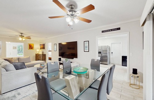 Victoria Park House | Tropical Fort Lauderdale Retreat with Heated Pool & Sonos Theater