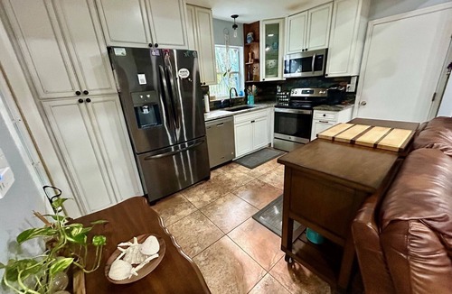 Ridge Wood Heights House | Tropical Garden by Siesta Key, Pet Friendly!