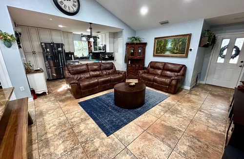 Ridge Wood Heights House | Tropical Garden by Siesta Key, Pet Friendly!